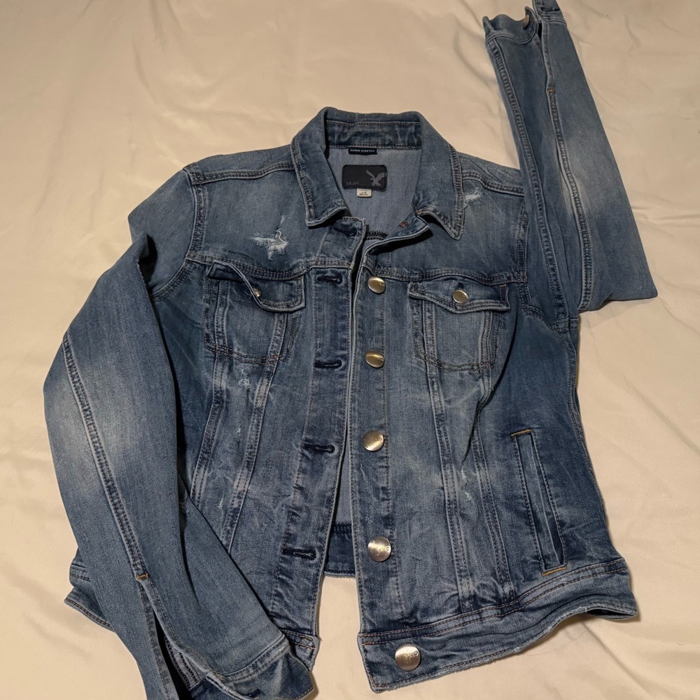 Super cute, distressed stretch denim American Eagle jean jacket